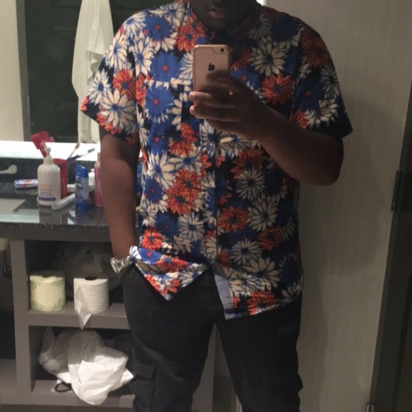 Men’s Short Sleeved Printed Floral shirt - Picture 3 of 3